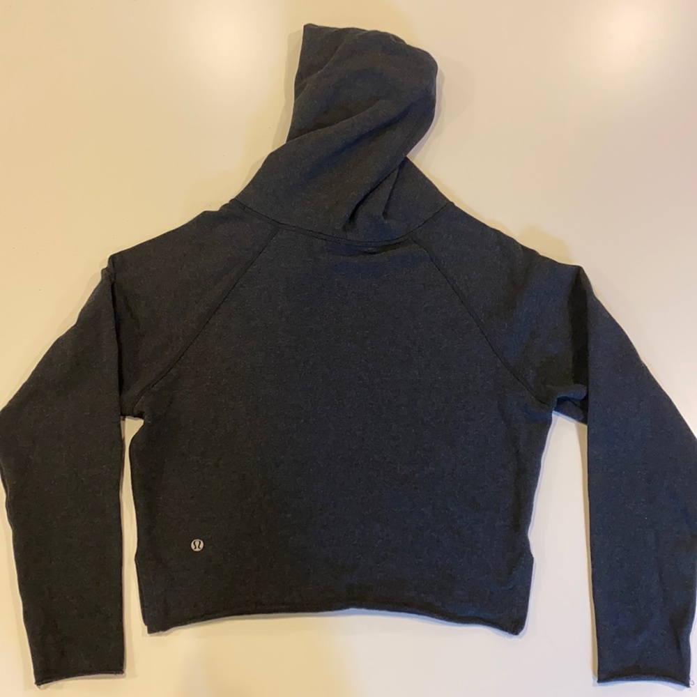 EUC Lululemon gray cropped hoodie